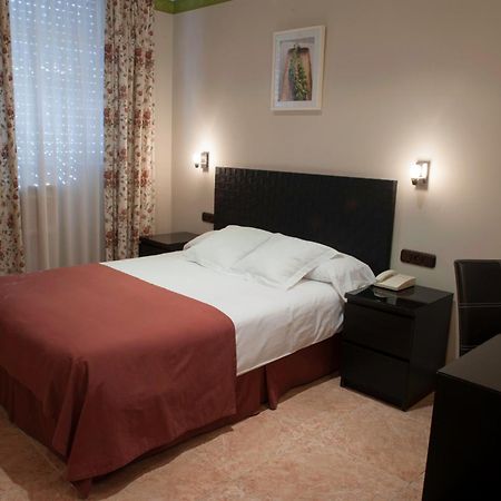 Hotel Alfonso IX (Adults Only) Caces Екстериор снимка