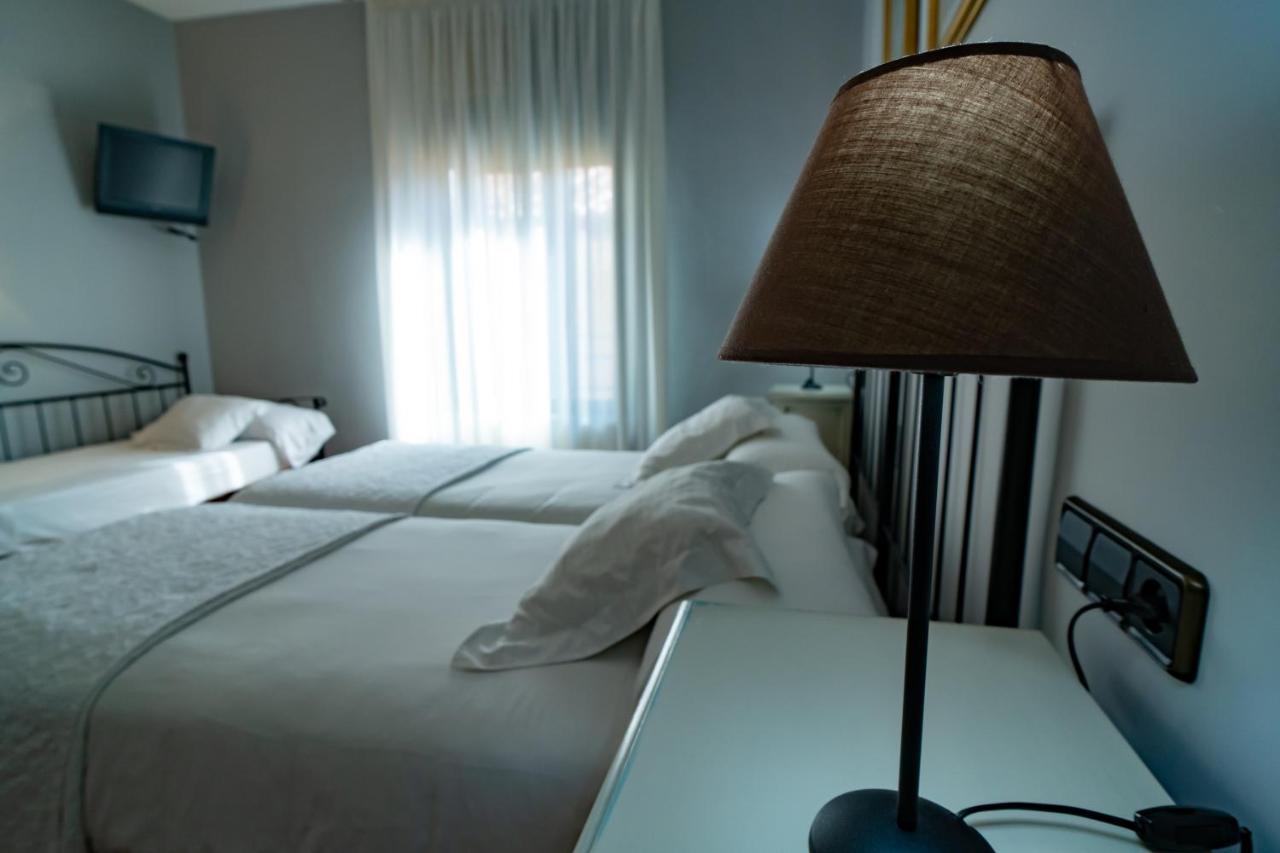 Hotel Alfonso IX (Adults Only) Caces Екстериор снимка