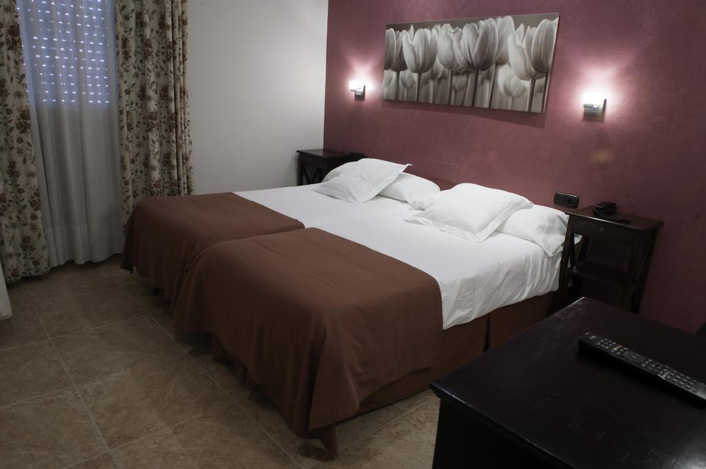 Hotel Alfonso IX (Adults Only) Caces Екстериор снимка