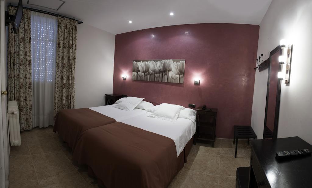 Hotel Alfonso IX (Adults Only) Caces Екстериор снимка